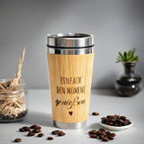 Thermobecher to go – „Einfach den Moment genießen“ (Bambus-Look, graviert)