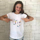 Mädchen T-Shirt aus Bio-Baumwolle „Regenbogenbuchstabe“
